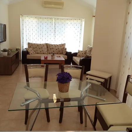 Oasis Lettings A14 Vilă