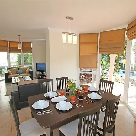 Vilă Oasis Lettings A14 *