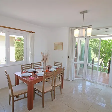 Oasis Lettings A14 Vilă
